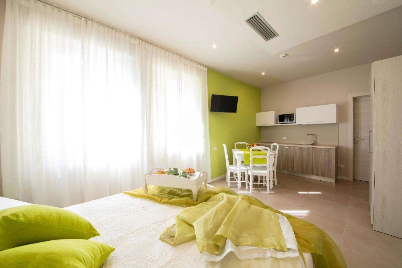 Apart-Hotel La Rocchetta Padenghe sul Garda Exterior photo